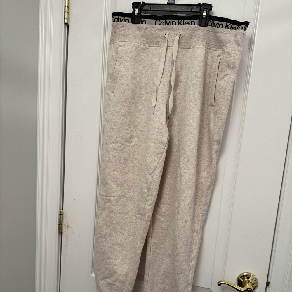 Calvin Klein
Women's Performance Logo Stripe Jogger Sweatpants